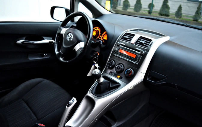 Toyota Auris cena 13500 przebieg: 324000, rok produkcji 2007 z Limanowa małe 79
